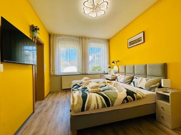 Urlaub-& Bussinesswohnung in Döblen 01, Book  Hoteller i Garz med parkering, Parkering