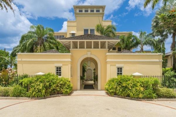 Mantaray Villa Coral Bluff Ocean Retreat, Book  Saint James hoteller med pool, Swimmingpool