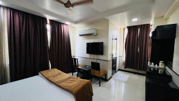 hotel aadhar, Book  Hoteller i Haryana med parkering, Parkering