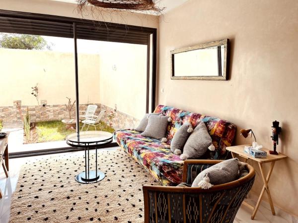 3 Bedroom Villa, Forest View, Walk to Beach & Parking, Book  Marrakech-Tensift-Haouz hoteller med parkering, Parkering