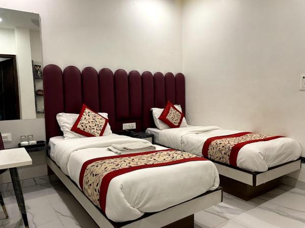 hotel pooja paharganj, Book  Jamb New Delhi