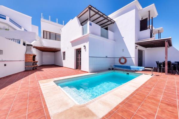Villa El Rincon - Pool and BBQ - 5min from the Beach By Lanzarote Vacation Homes, Book  Puerto del Carmen 