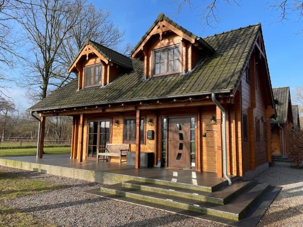 Villa with Sauna & Tub, Book  Den Ham Twente