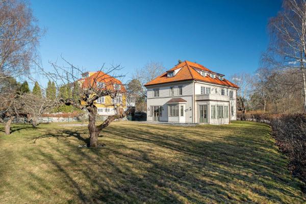 Modern Luxury Villa Djursholm Newly Built, Book  Danderyd hoteller med parkering, Parkering