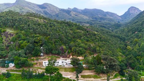Rock N Brook Resort Kanthalloor, Book  New Delhi hoteller med pool, Swimmingpool