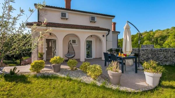 Apartman Bonaca by Villas Guide, Book  Kvarner hoteller med parkering, Parkering
