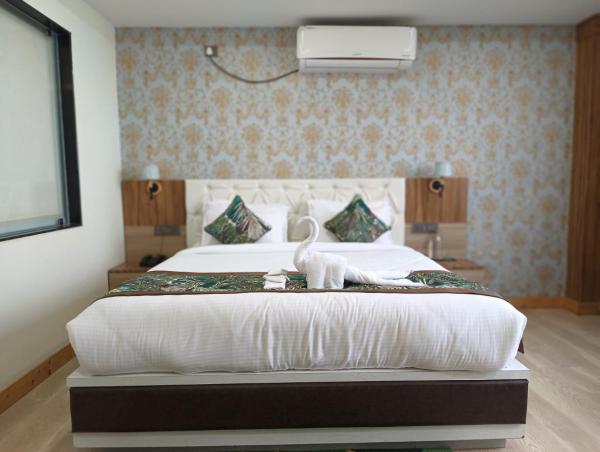 Jain Hotel & Resort