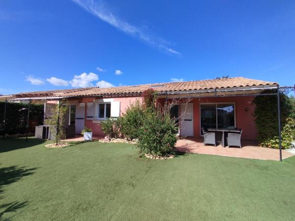 Villa Ocre, proche golf, piscine, vélo et confort, Book  Rhône-Alps hoteller med pool, Swimmingpool
