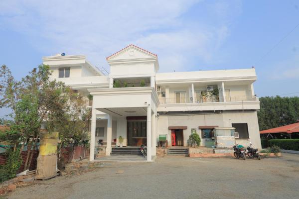 Srushti Resort, Book Ferieresort Hoteller i New Delhi med pool, Swimmingpool