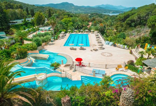 Glamping Rosselba Le Palme, Book Campingplads SantʼAnna hoteller med pool, Swimmingpool