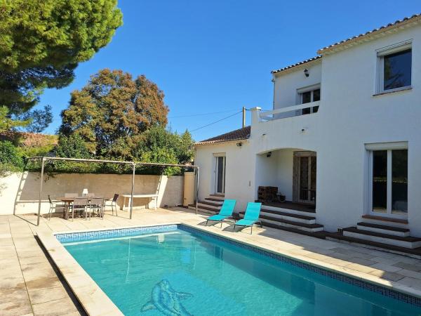 Villa provençale avec piscine, Book  Hoteller i Rhône-Alps med pool, Swimmingpool