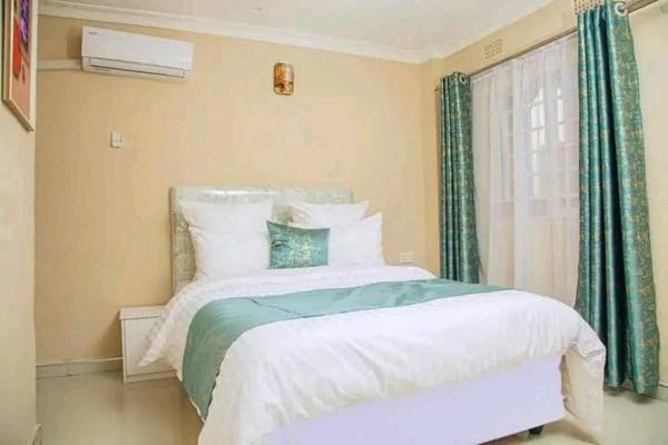 Kass Empire Lodge, Book  Lusaka hoteller med parkering, Parkering