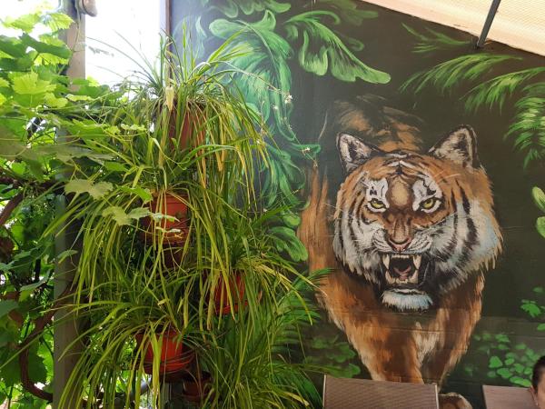 Jungle, Book  Odessa oblast hoteller med parkering, Parkering