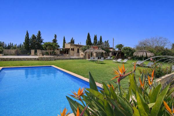 281 Villa Son Ramon ETV 2707 by Mallorca Charme, Book  Llubi hoteller med parkering, Parkering