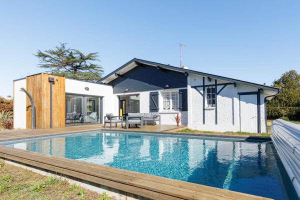 Villa Blue Pool - Welkeys, Book  Hoteller i Aquitaine med pool, Swimmingpool