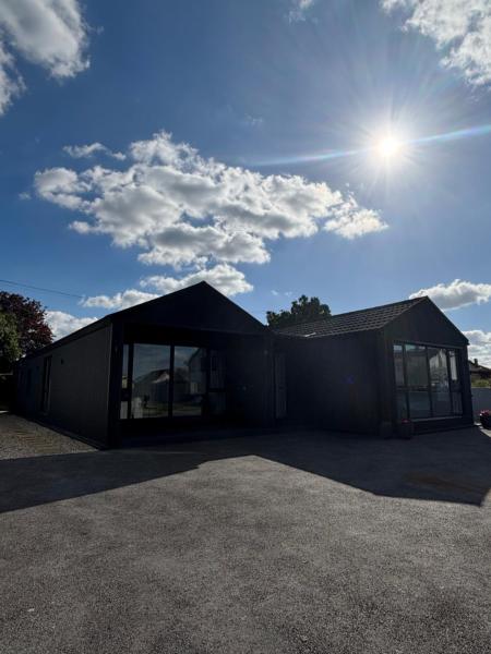 Rockview House & Villas Sleeps 30, 4 properties - 16 bed & outdoor sauna, Book  Cashel 