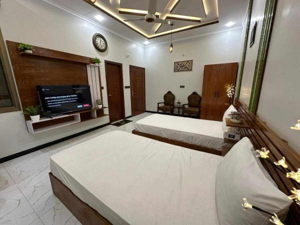 Meadows Hotel and Suites Gulshan, Book  Karachi hoteller med parkering, Parkering