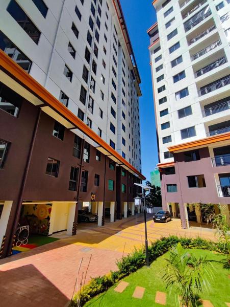 serene stays apartment with fully equipped gym , heated swimming pool ,private parking space and amazing scenic views, Book Lejlighed Nairobi Nairobi