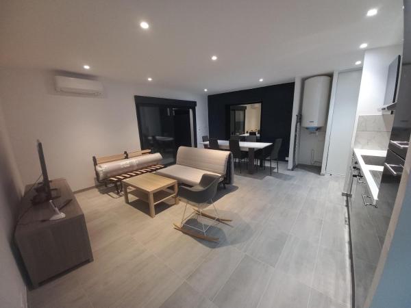 Villa T2 avec terrasse et piscine chauffée en option, Book  Hoteller i Var coast med pool, Swimmingpool