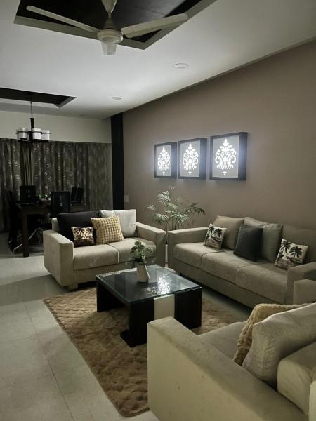 Homly Stays 4BHK 1209 Pinnacle D Dreams, Book  Hoteller i New Delhi med pool, Swimmingpool