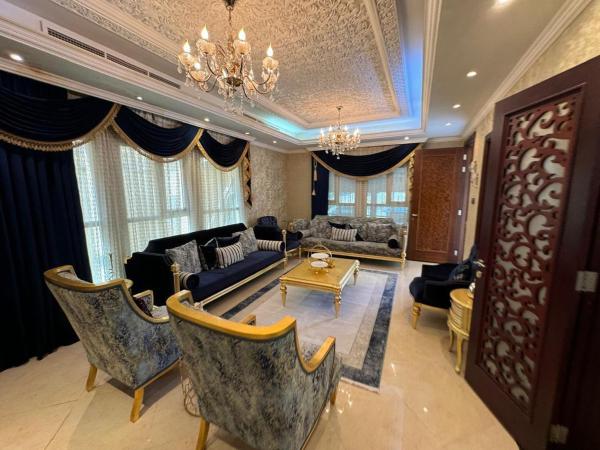 Luxury Royal Villa with 7 Master Suites, Book  Ajman De Forenede Arabiske Emirater
