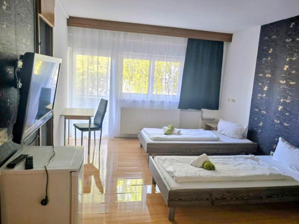 Pension 10 Zimmer - Karlsbad, Book  Karlsbad 