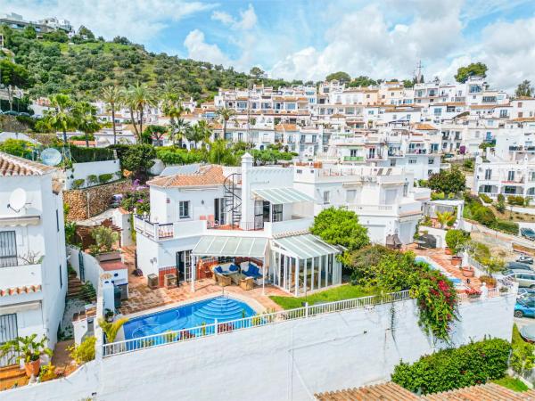 Luxury Villa with Private Pool & Sea Views, Nerja, Book  Hoteller i Axarquía med pool, Swimmingpool
