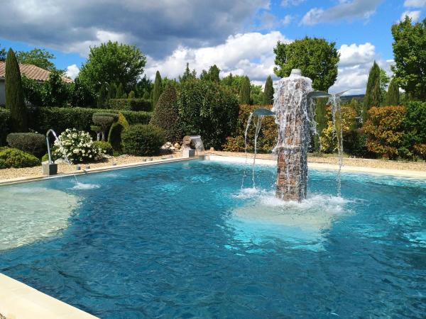 Pépinière Chêne Vert Gîtes dexception Piscine Parking, Book  Hoteller i Rhône-Alps med pool, Swimmingpool