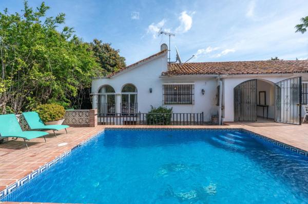 Villa Marbella -pool - Beach At 300, Book  Hoteller i Costa del Sol med pool, Swimmingpool
