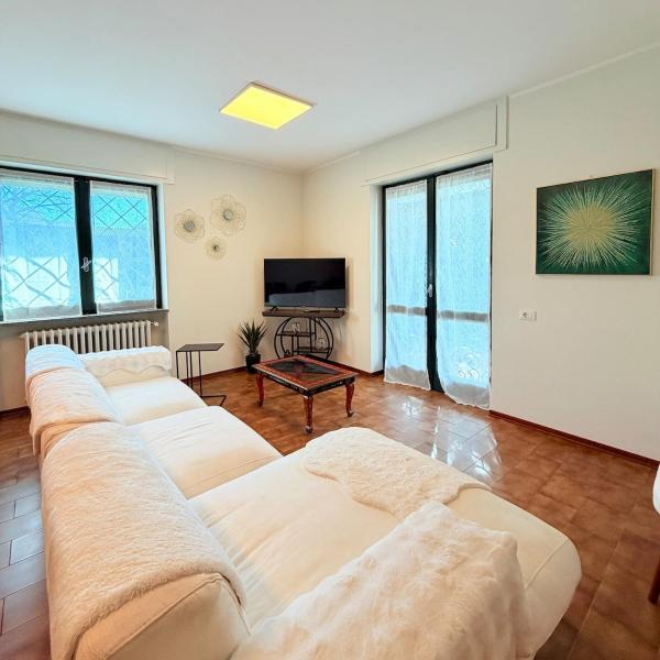 Villa Bianca, Lago Maggiore, Parco Privato Esclusivo, Book  Hoteller i Piedmont med parkering, Parkering