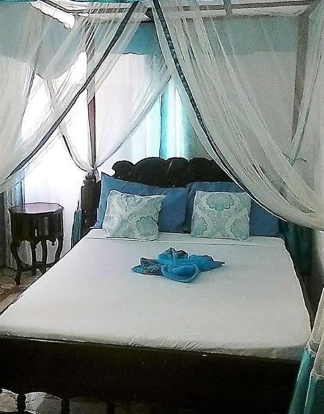 Manch Lodge Vuga Zanzibar, Book  Hoteller i Pvani region med parkering, Parkering