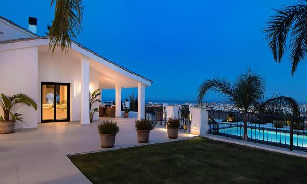 Villa with pool and stunning 180 degrees view, Book  Hoteller i Costa del Sol med pool, Swimmingpool
