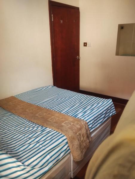 Room2 34 Morris Road E14 6NX, Book  Hoteller i London og omegn med parkering, Parkering