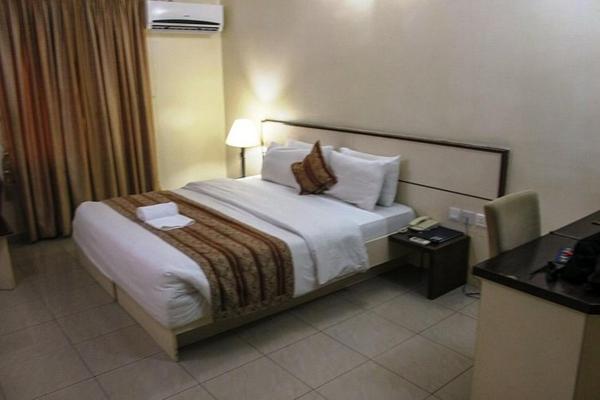 520 Hotel Akuma Lodge Ogoja, Book  Ogoja hoteller med parkering, Parkering
