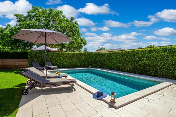 Villa Casa Mia, Book  Barban hoteller med pool, Swimmingpool