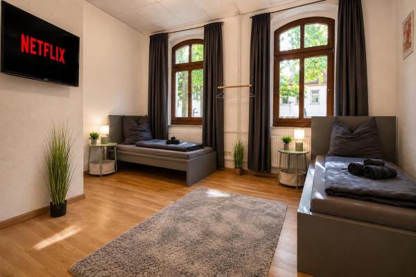 YourFavoriteBed Monteurunterkunft Zwickau Zentrum - WLAN, Waschmaschine Zentral, Book  Sachsen hoteller med parkering, Parkering