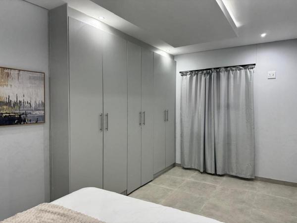 DECADE Self-catering