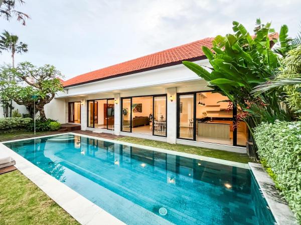 Stylish 3BR Pool Villa 5 Min to Beach Canggu, Book  Canggu Badung