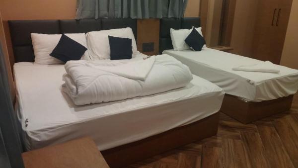 ALFRESCO GRAND HILL RESORT Kolakham, Book  Lava hoteller med parkering, Parkering