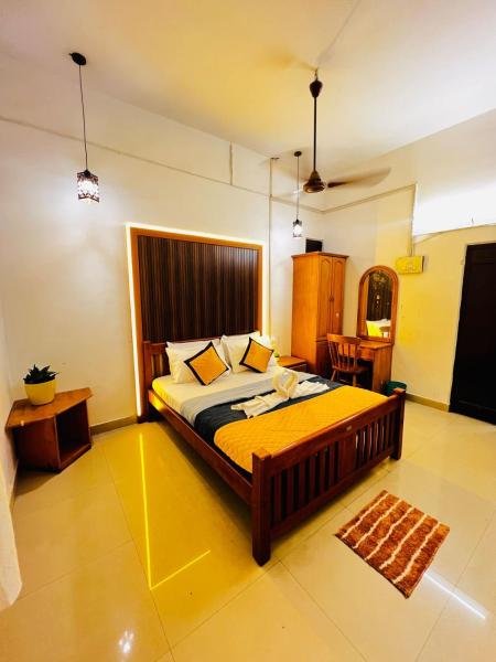 EXPLORE In KERALA, Book  Alleppey New Delhi
