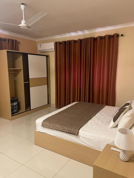 Homely Suits, Book  Hoteller i Greater Accra med parkering, Parkering