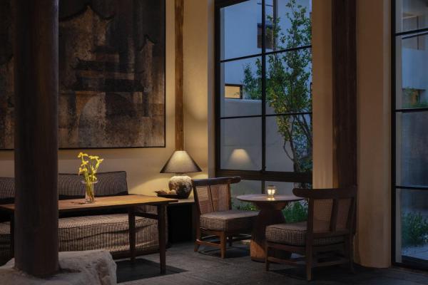 Mooncreek hotel, Book  Jianchuan Yunnan