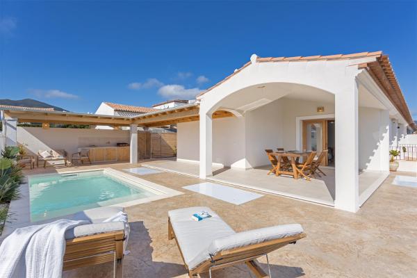 Villa Tanit, Book  Hoteller i Ogliastra med pool, Swimmingpool