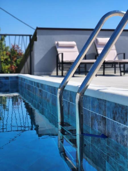 Residence Number XI - Beachfront Luxury Apartments with Pool, Book Lejlighed Jesenice Split Region