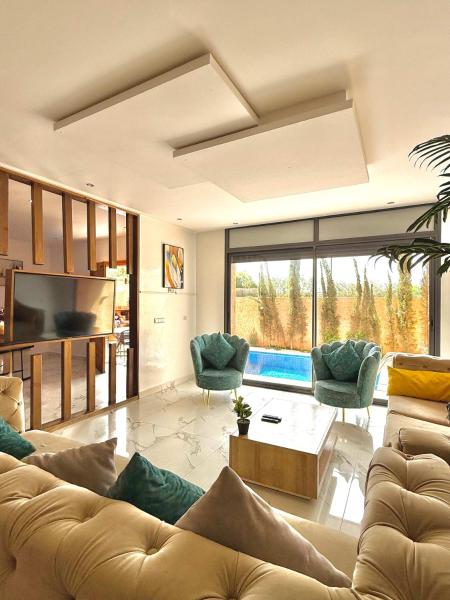 Villa with pool rooftop near Amelkis and Al Maaden golf courses Route de Ouarzazate area, Book  Marrakech-Tensift-Haouz hoteller med pool, Swimmingpool
