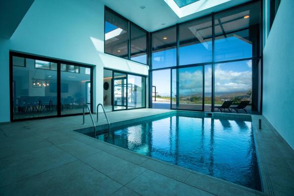 Batalha Retreat Villa - Private Luxury Villa with Heated Indoor Saltwater Pool, Book  Ribeira Grande São Miguel