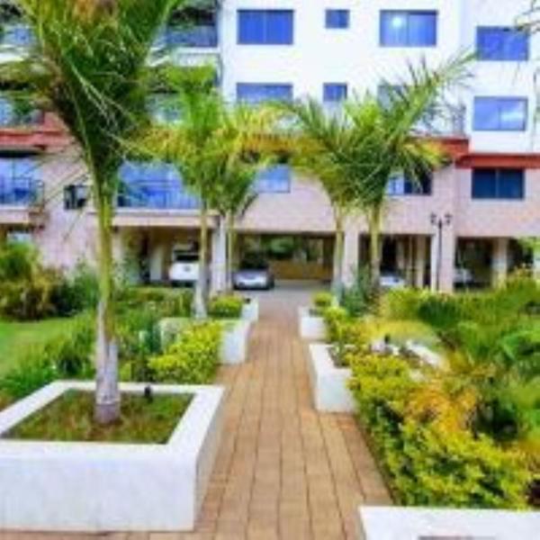 Beautiful two bedroom apartment with swimming pool fully equipped gym ample parking space and amazing scenic views, Book Lejlighed Nairobi Nairobi