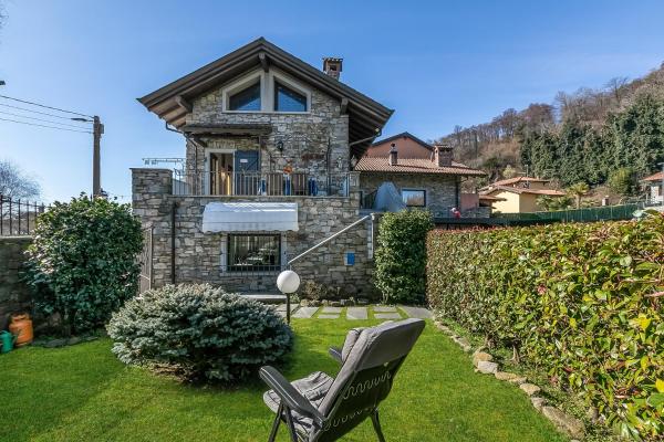 Il Borgo del Vergante, Book  Hoteller i Piedmont med parkering, Parkering