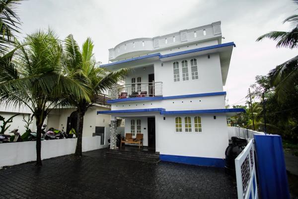 SR Lakefront Villa & Luxury houseboats, Book  Alleppey New Delhi