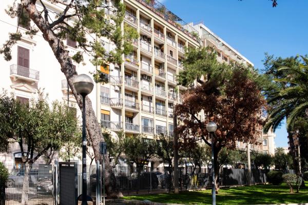 Garibaldi 23 Central Apartments by BarbarHouse, Book Lejlighed Bari Bari Province